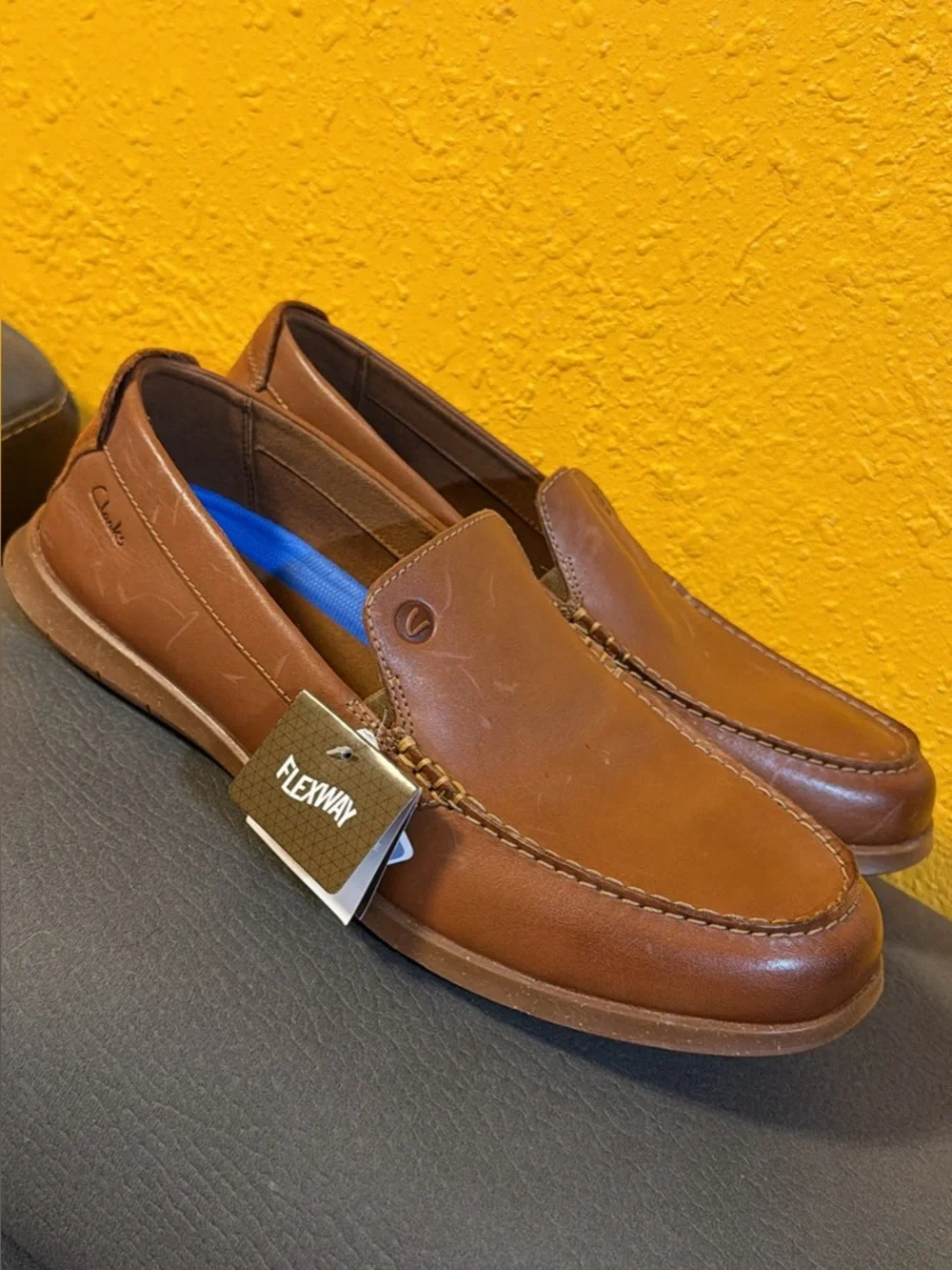 Clarks Men’s Tan Leather Flexwalk Slip-On Loafers 9.5 Medium